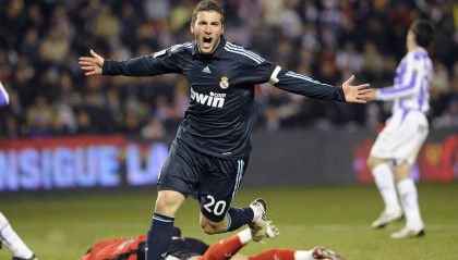 开云体育最新地址-“新都兴城垒球赛：速度与精准，谁能笑到最后？”