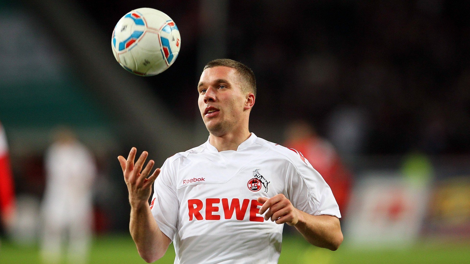 英超:曼城主场5-1大胜,继续领跑积分榜,曼城去年英超积分