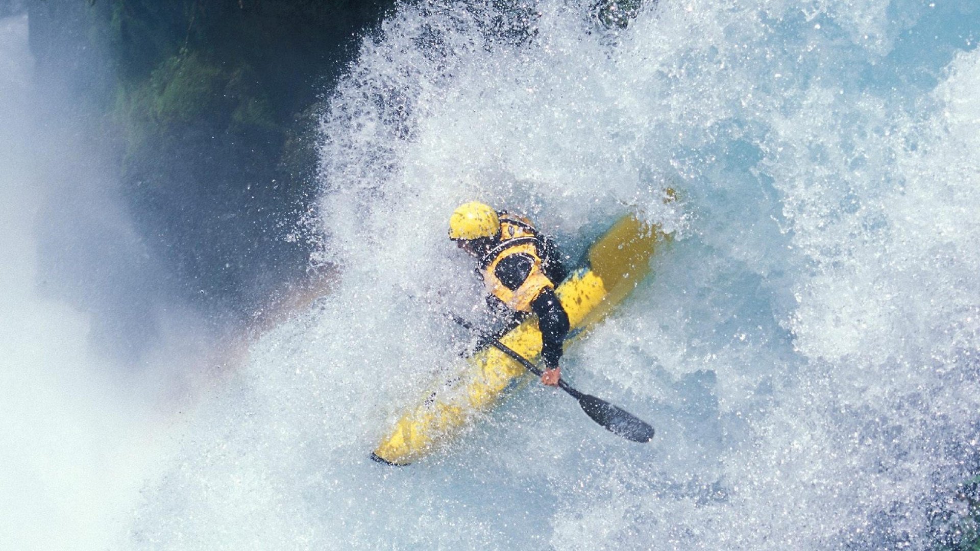100米自由泳冠军争夺激烈，100米自由泳冠军成绩
